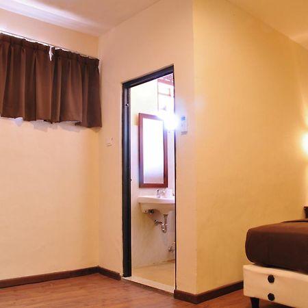 Bemo Corner Guest House Kuta Lombok Chambre photo